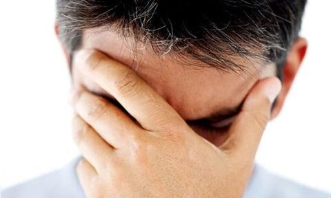 un homme envisage de traiter la prostatite
